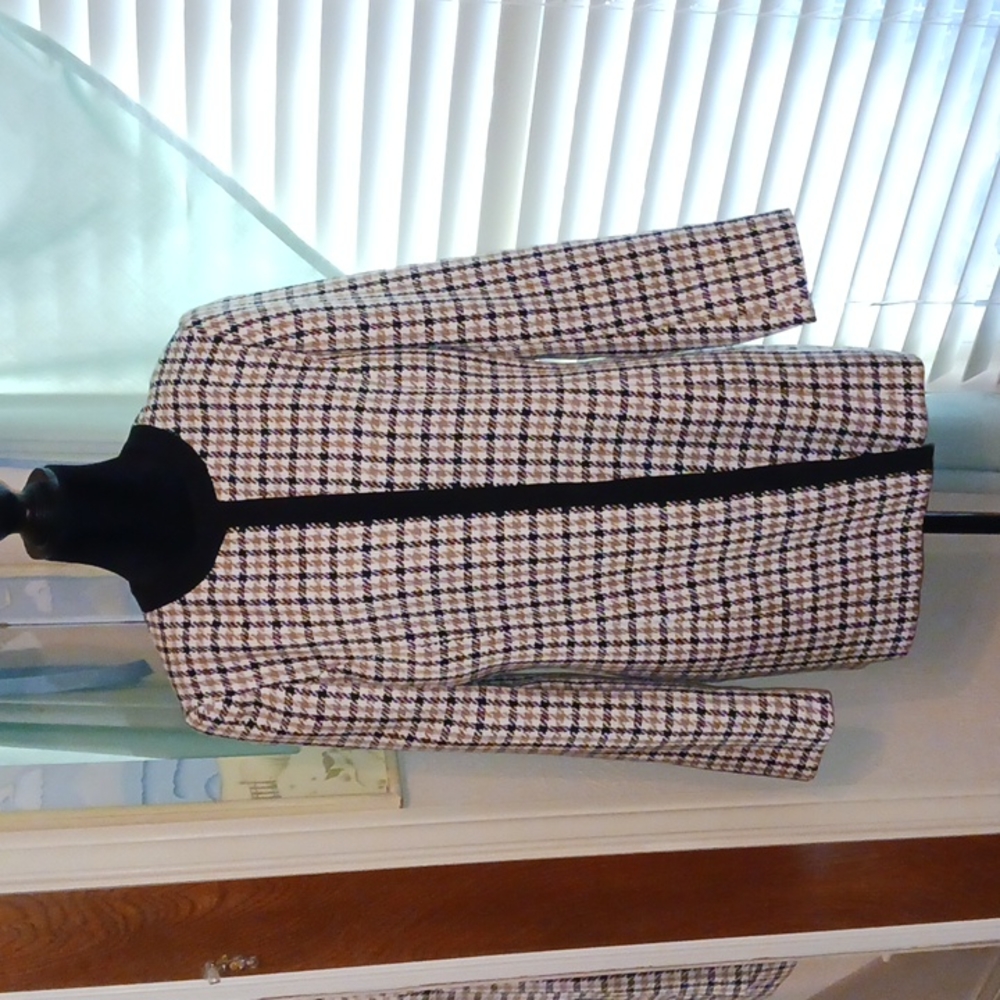 Kasper 10 blazer toffee and black tweed check on white, NWT